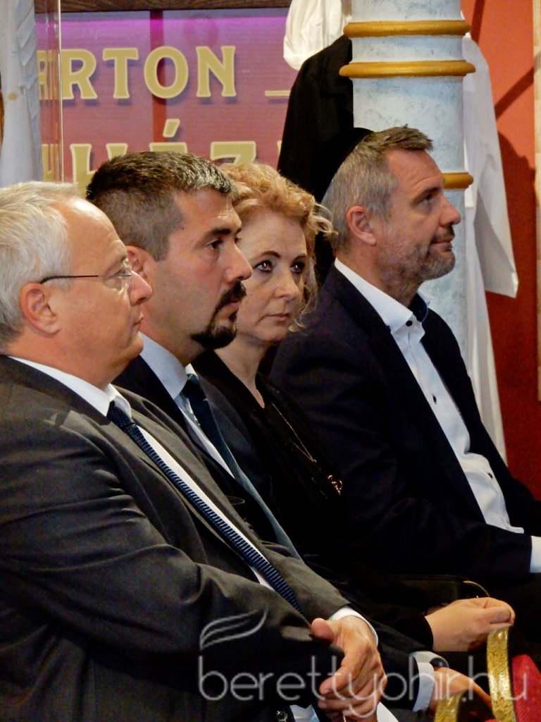 Átadták a felújított zsinagógát 06